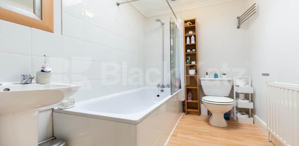 Situated in a prime location the property offers a sun trap roof terrace Swan Yard, Highbury & Islington 